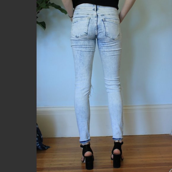 Express Mia Mid-Rise Acid Wash Distressed Jeans - Picture 2 of 8